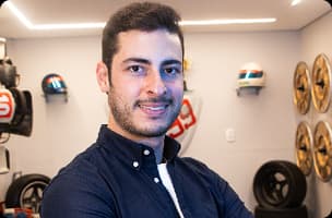 pedro-pontes-embaixador-mobil-em-escritorio