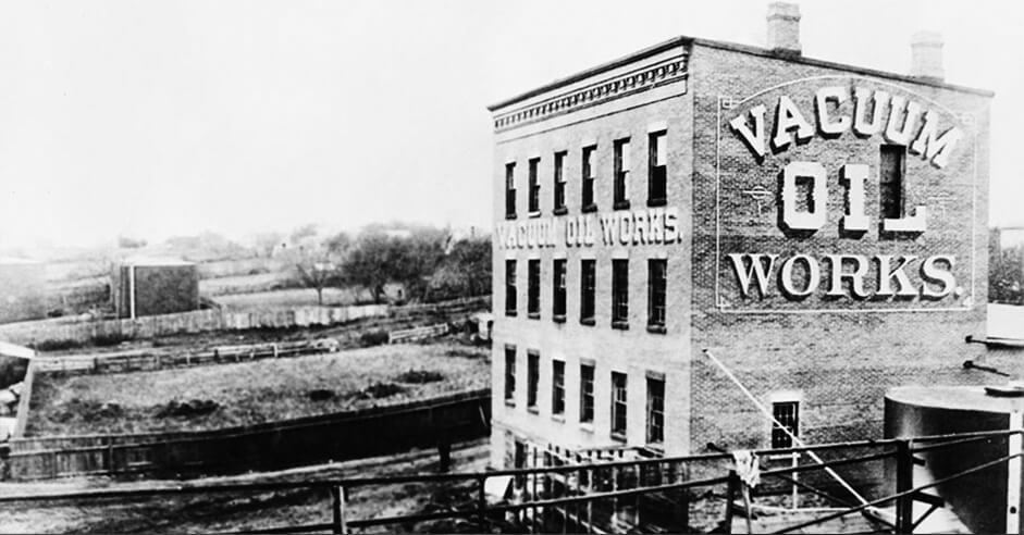 Fundação da Vacuum Oil, empresa especializada em lubrificantes de máquinas em Nova York (EUA). Foi desenvolvido um novo método de destilação de querosene a partir do petróleo usando vácuo.